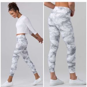 Lululemon wunder under feather size 6 leggings